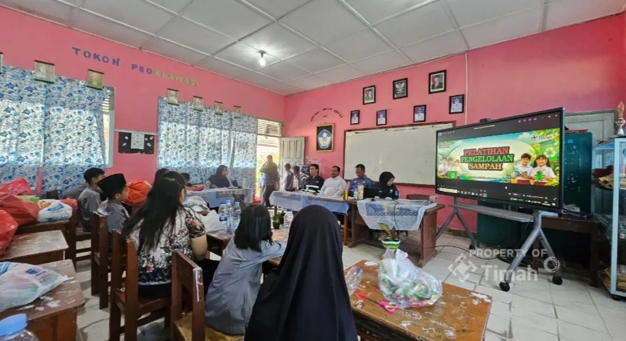 PT TIMAH Bersama Dinas Lingkungan Hidup Kabupaten Bangka Barat Dorong Pelajar Kelola Sampah Plastik Secara Kreatif
