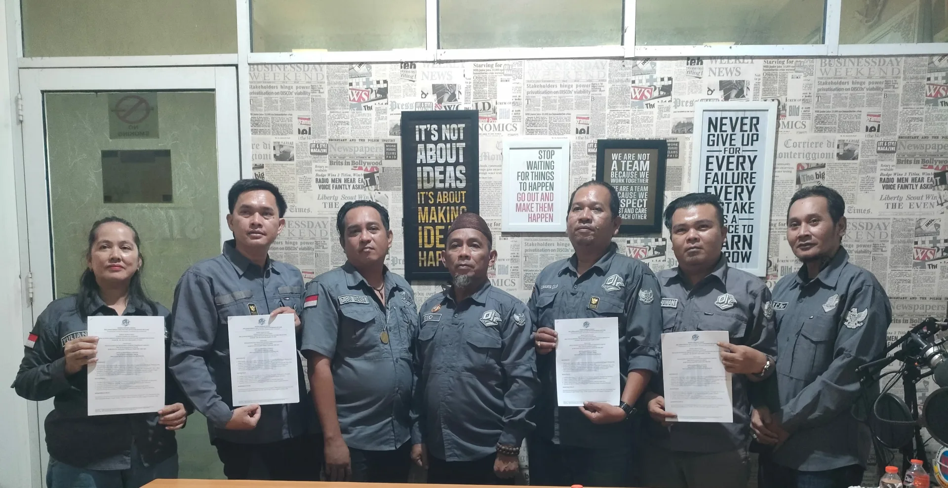 Tegaskan Kekompakan, DPD PJS Babel Serahkan SK Empat DPC