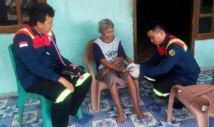 Tim ERG PT TIMAH Berikan Pelayanan Kesehatan Gratis untuk ratusan Warga Terdampak Gempa di NTT