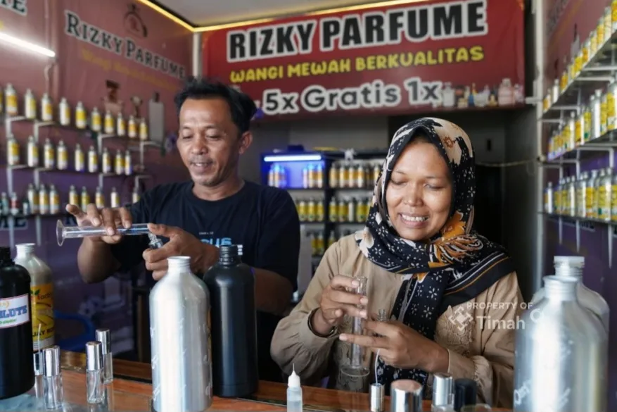 Meracik Aroma, Menumbuhkan Asa: Kisah Dewi Membesarkan Rizky Parfume Bersama PT TIMAH