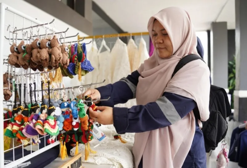 PT TIMAH Beri Ruang UMKM Lewat Bazar, Dagangan Laris dan Produk Lokal Jadi Souvenir